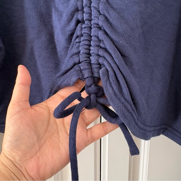 Aerie Offline Medium Navy Blue Cropped Cinched Athletic Top - Picture 4 of 6